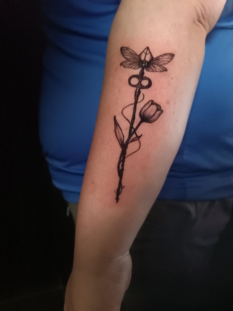 Tattoo auf derm Arm in black and grey