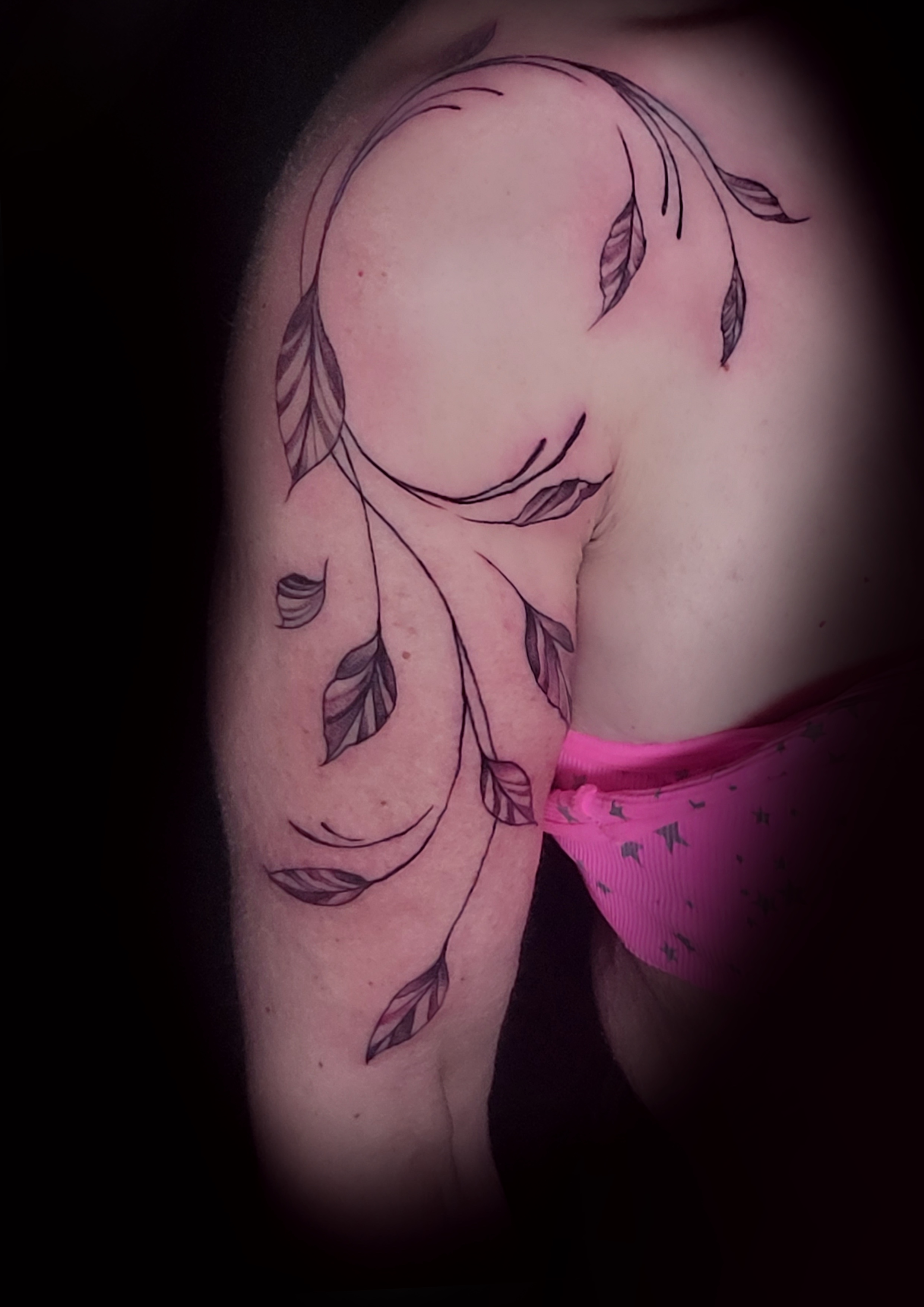 Tattoo von Pflanzen Blättern auf Arm