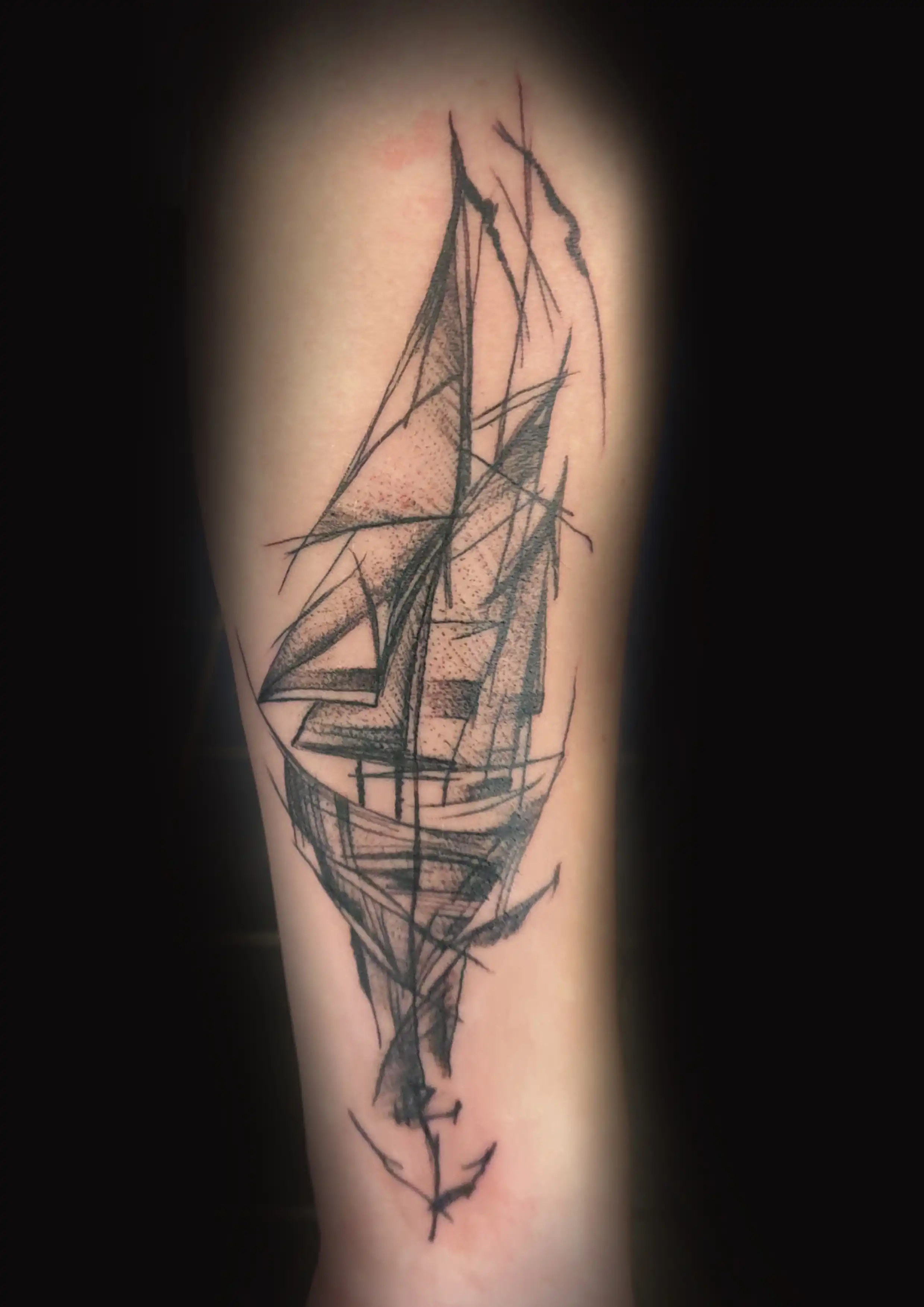 Tattoo von einem Segelschiff mit Dotwork