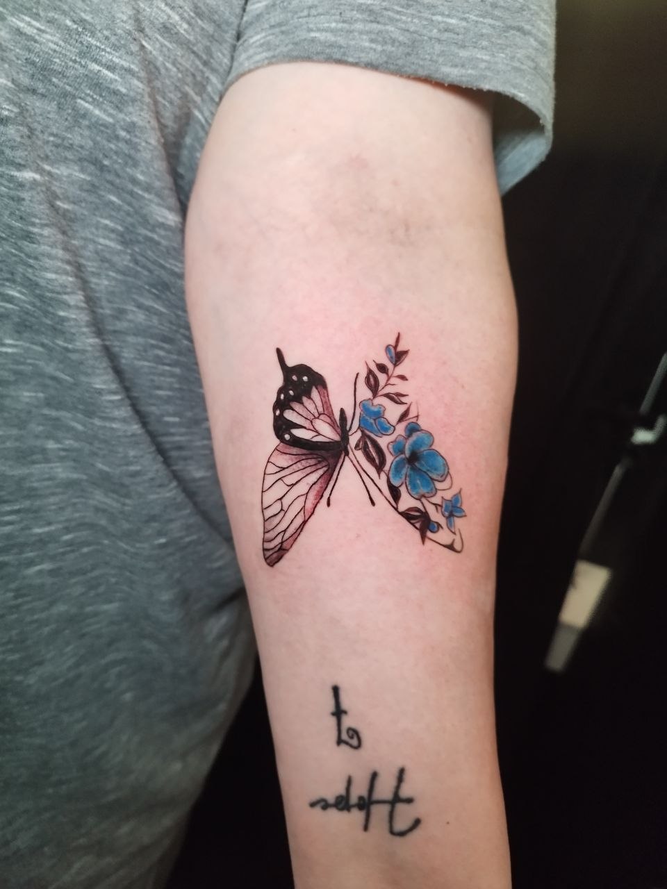 schmetterling tattoo auf unterarm innen