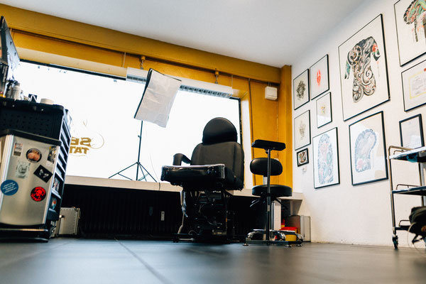 Studio Tattoo Arbeitsplatz – Sepia Tattoo Bremen