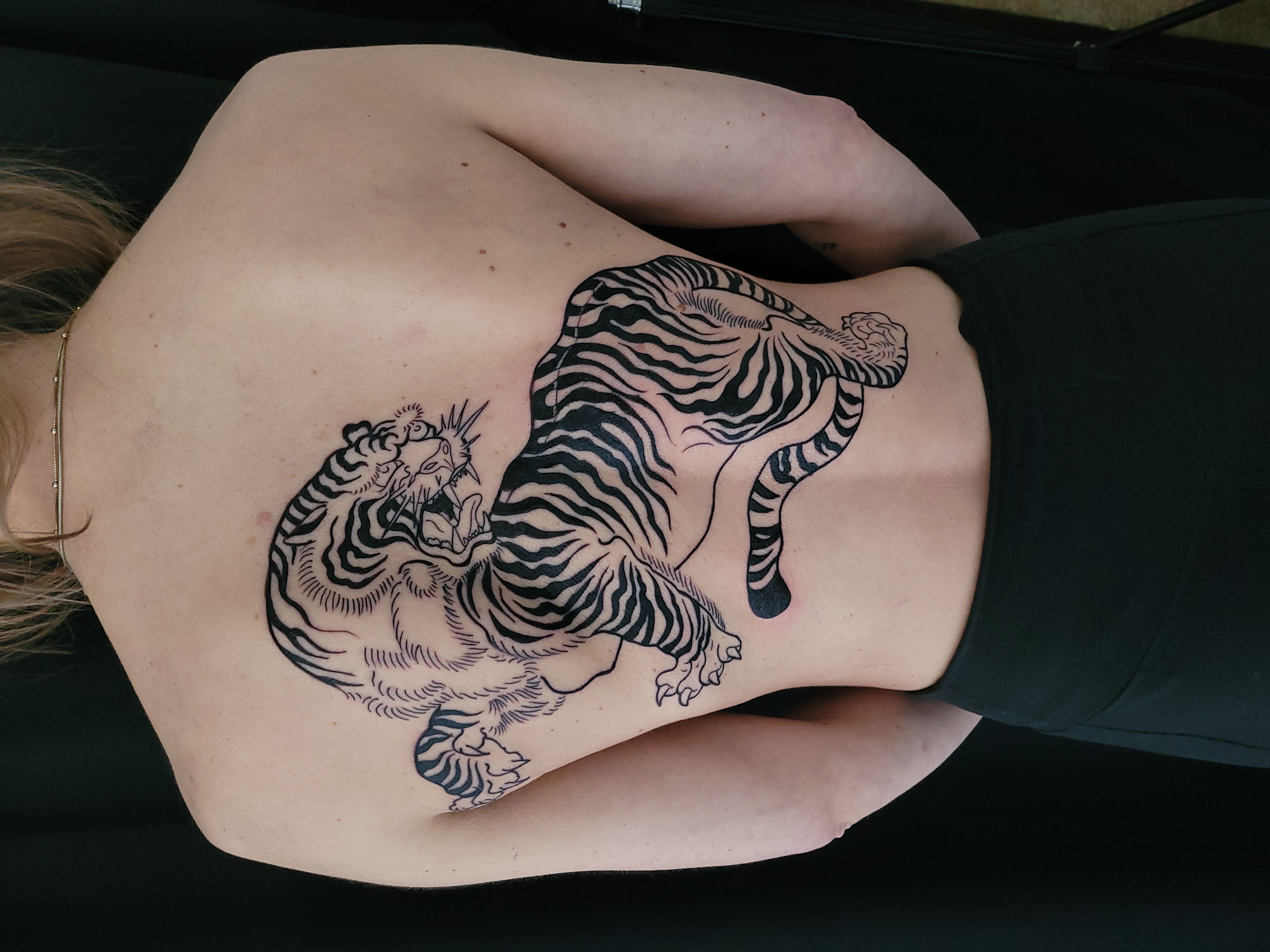klassisches japanisches Tattoo eines Tigers auf auf dem ganzen Rücken