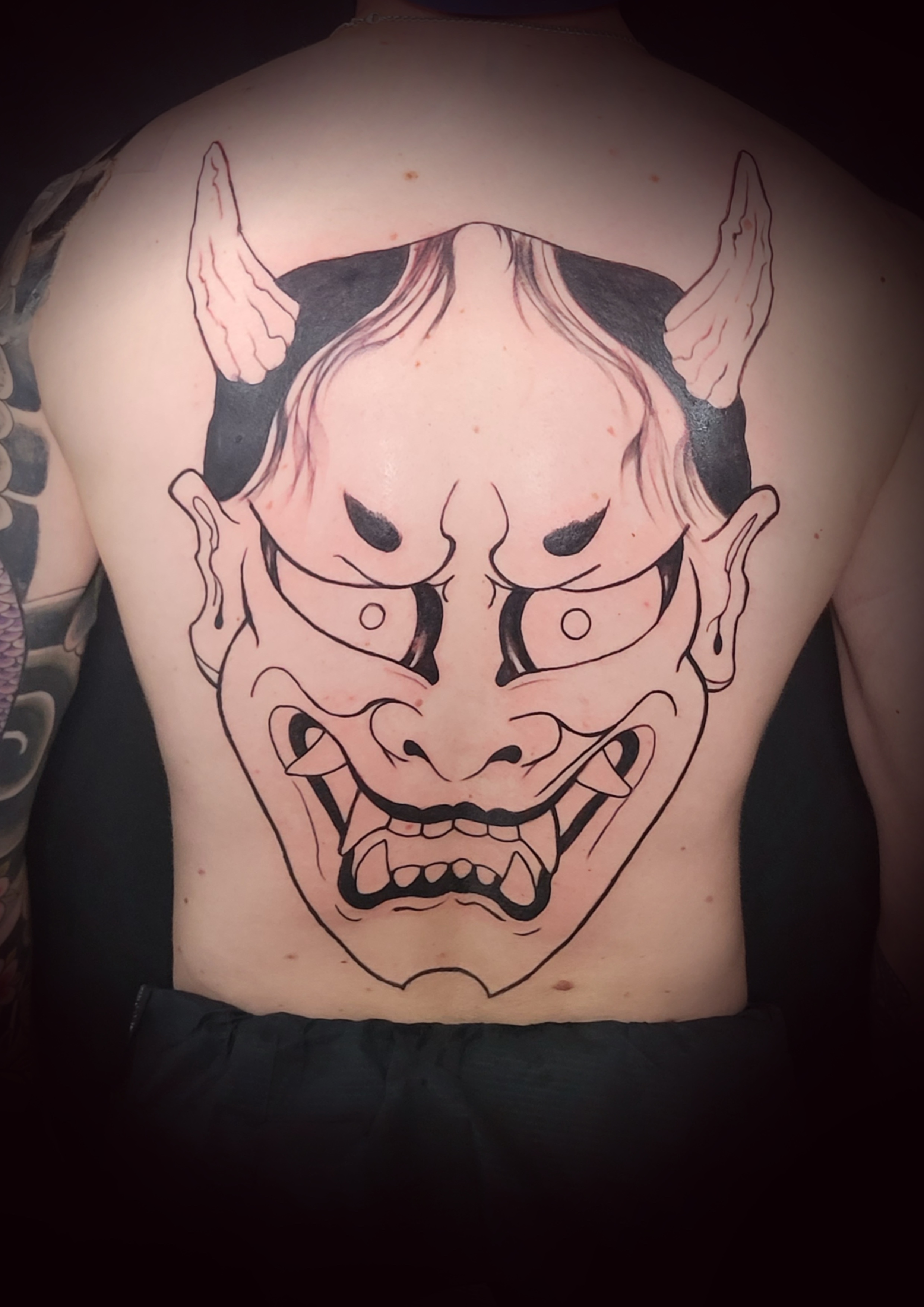 Tattoo einer japanischen Hannya Maske auf dem ganzen Rücken in Farbe 2