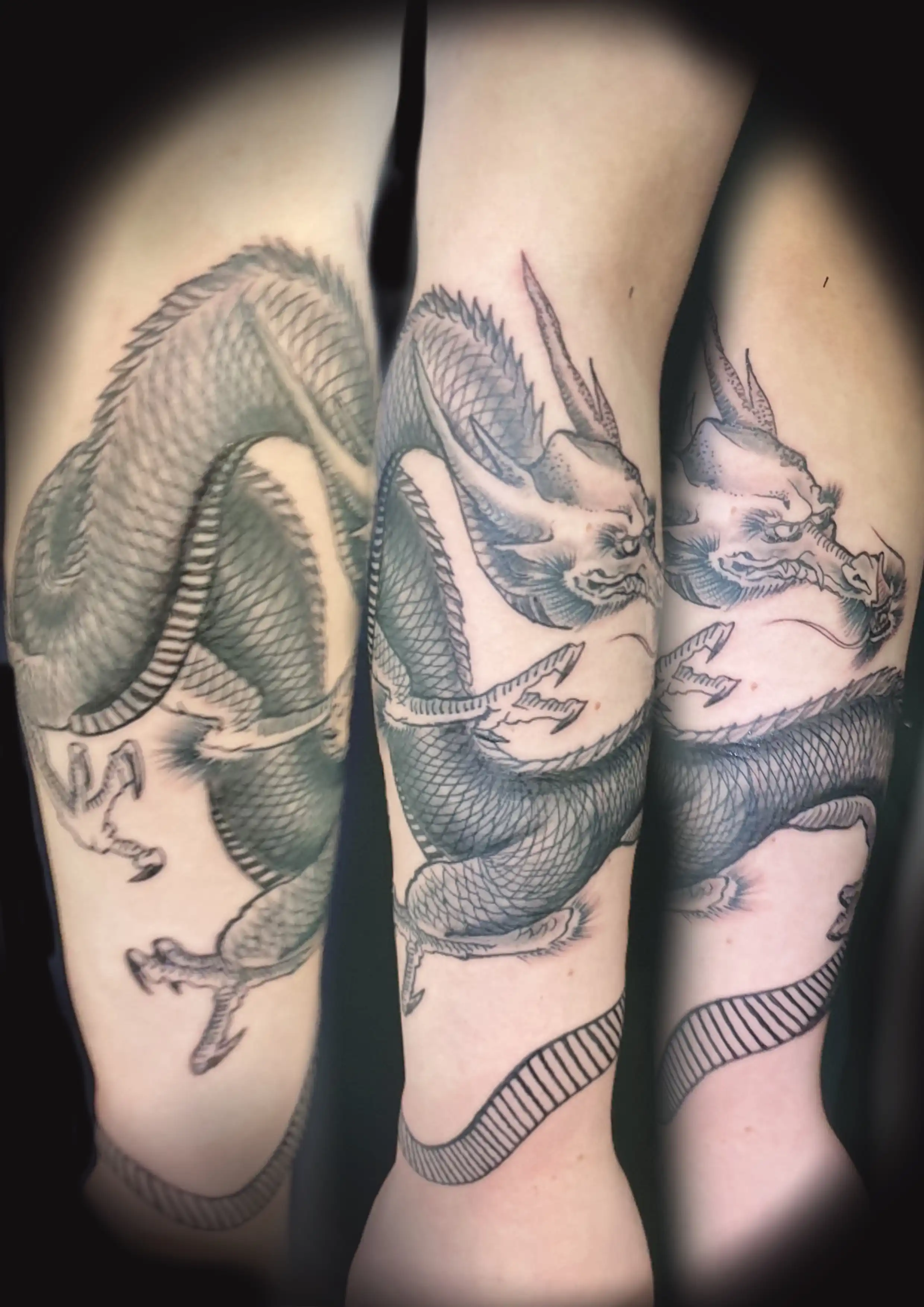 tattoo von japanischer Drache in Schwarz und Grau